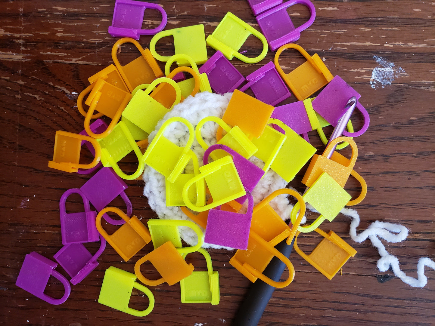 Locking Yarn Stitch Markers - Sets of 25 - 3D Printed Plastic Resin - Crochet Knit Gift