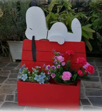 Snoopy Planter - Wooden Planter Box - DIY Kit - Realistic Garden Plant Holder
